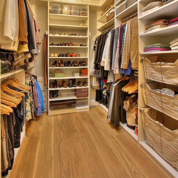 Meet your Posher, Lisa - Picture 1 of 1